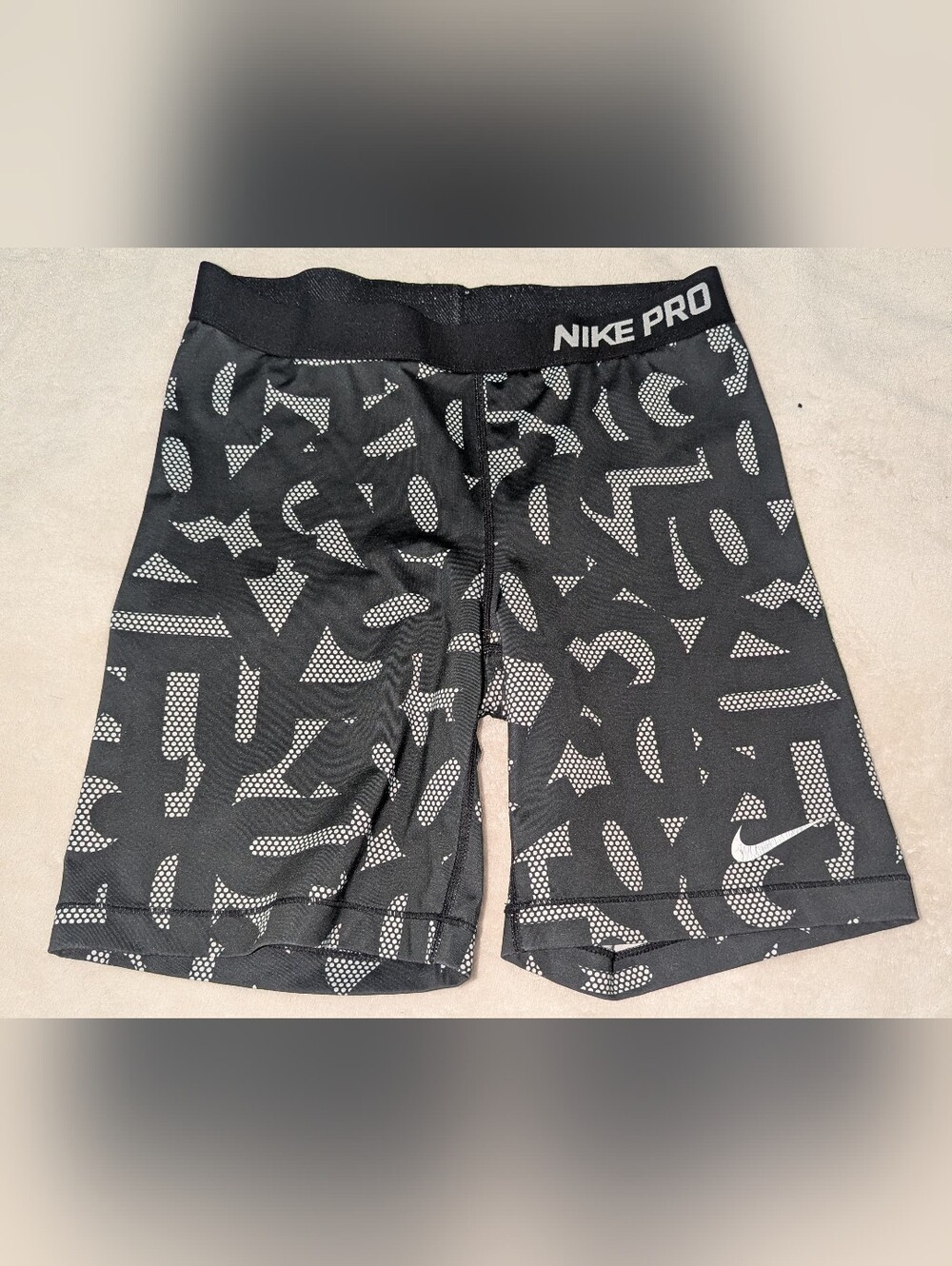 Women's Nike Pro 8" Shorts Sz. L